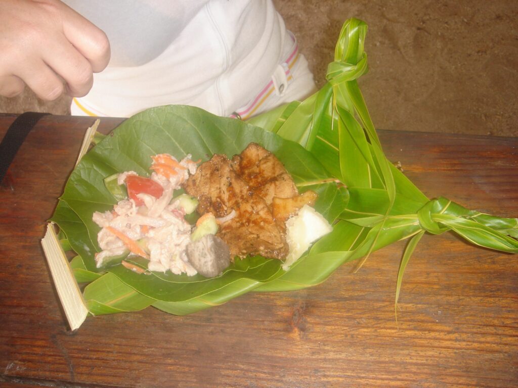 Voyager autrement - lieu incroyable - Tahiti - repas traditionnel